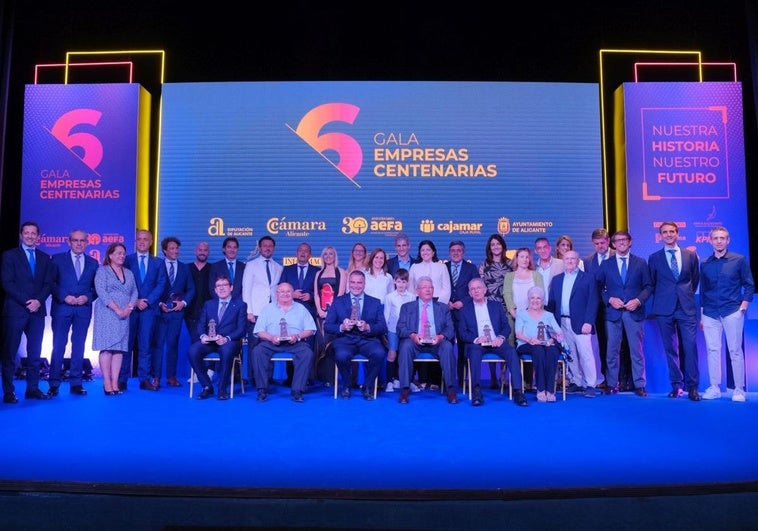 Family photo of the gala.