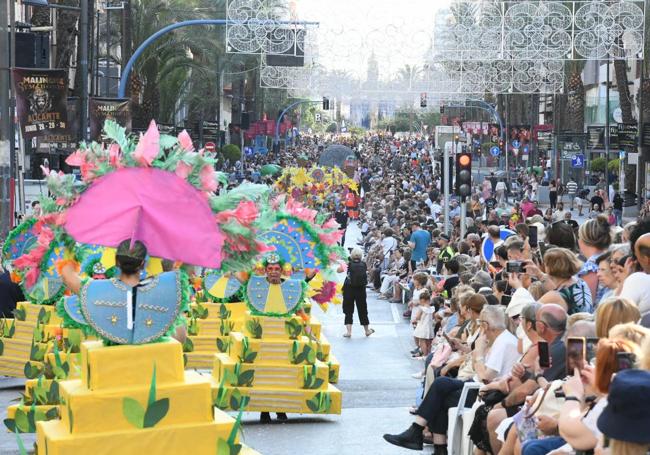 Desfile de la cabalgata del ninot el pasado junio.