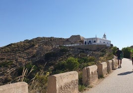 El camino del Faro de l'Albir es uno de los más visitados de la Marina Baixa