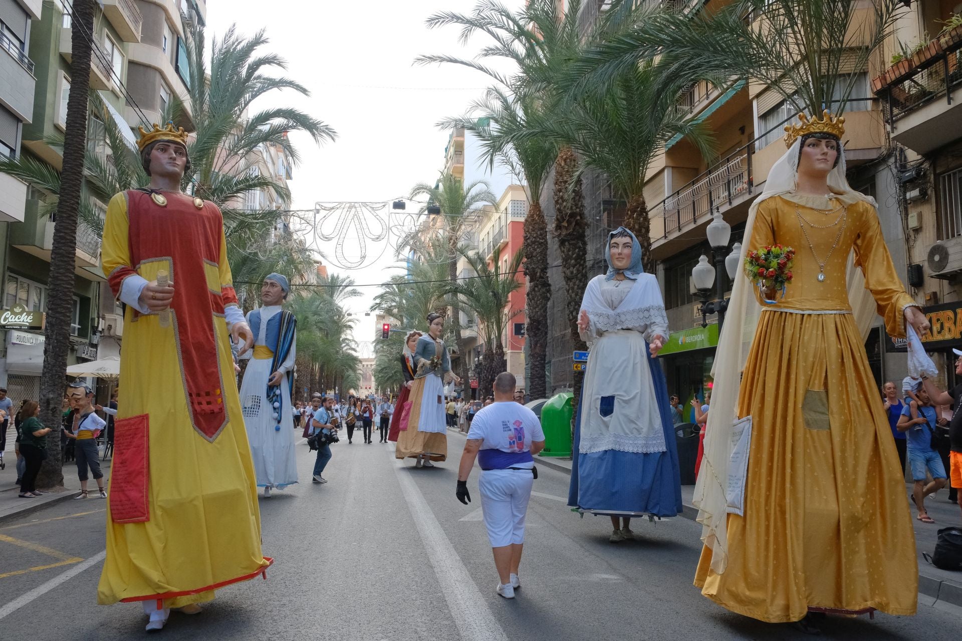 Así ha sido el Desfile del Pregón de las Hogueras de Alicante 2025