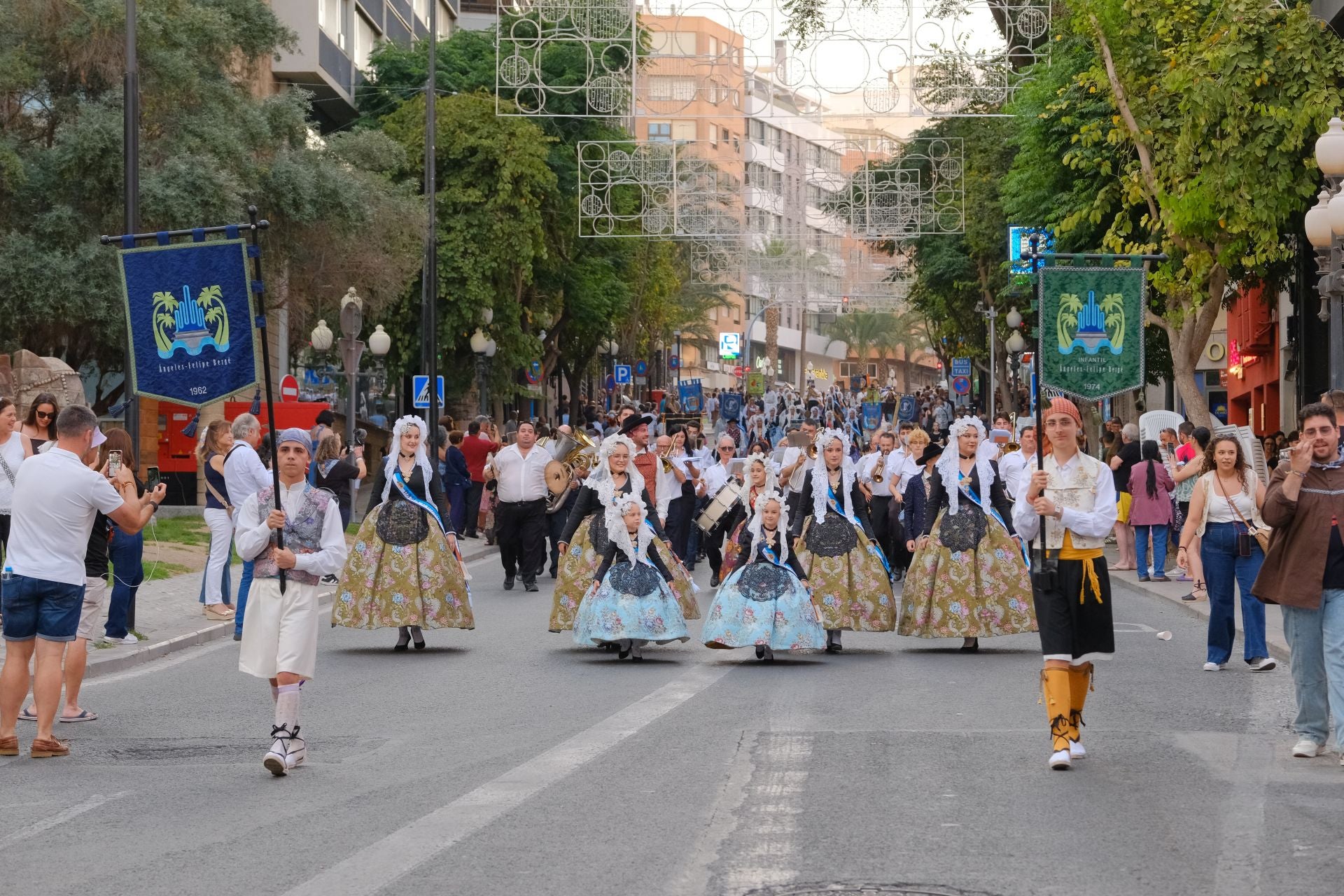 Así ha sido el Desfile del Pregón de las Hogueras de Alicante 2025