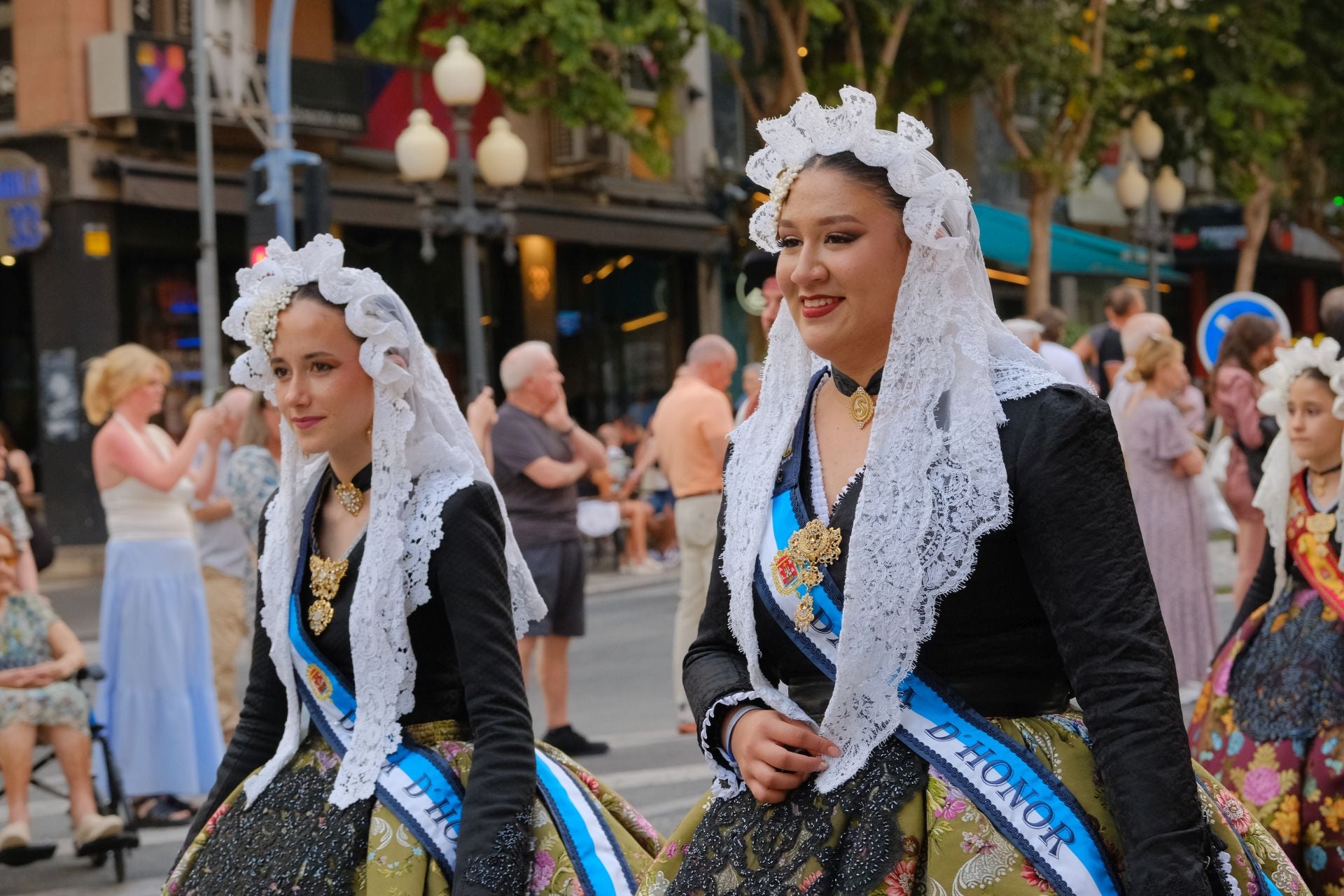 Así ha sido el Desfile del Pregón de las Hogueras de Alicante 2025