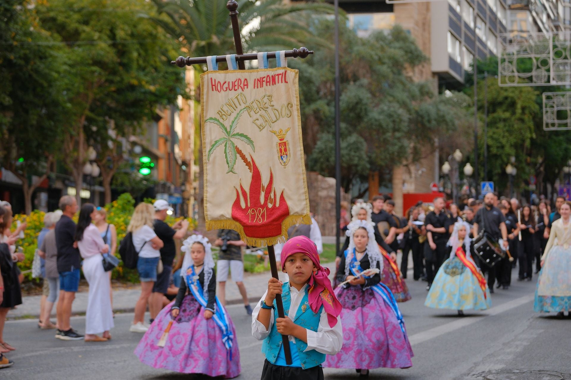Así ha sido el Desfile del Pregón de las Hogueras de Alicante 2025