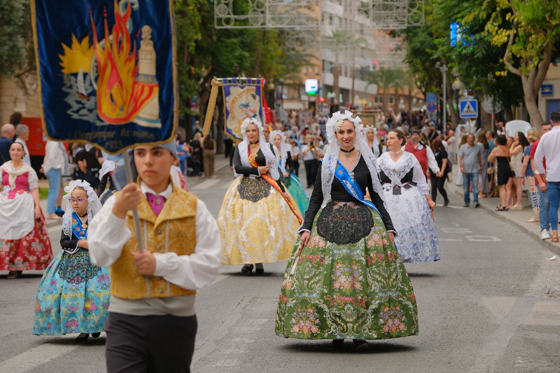 Así ha sido el Desfile del Pregón de las Hogueras de Alicante 2025