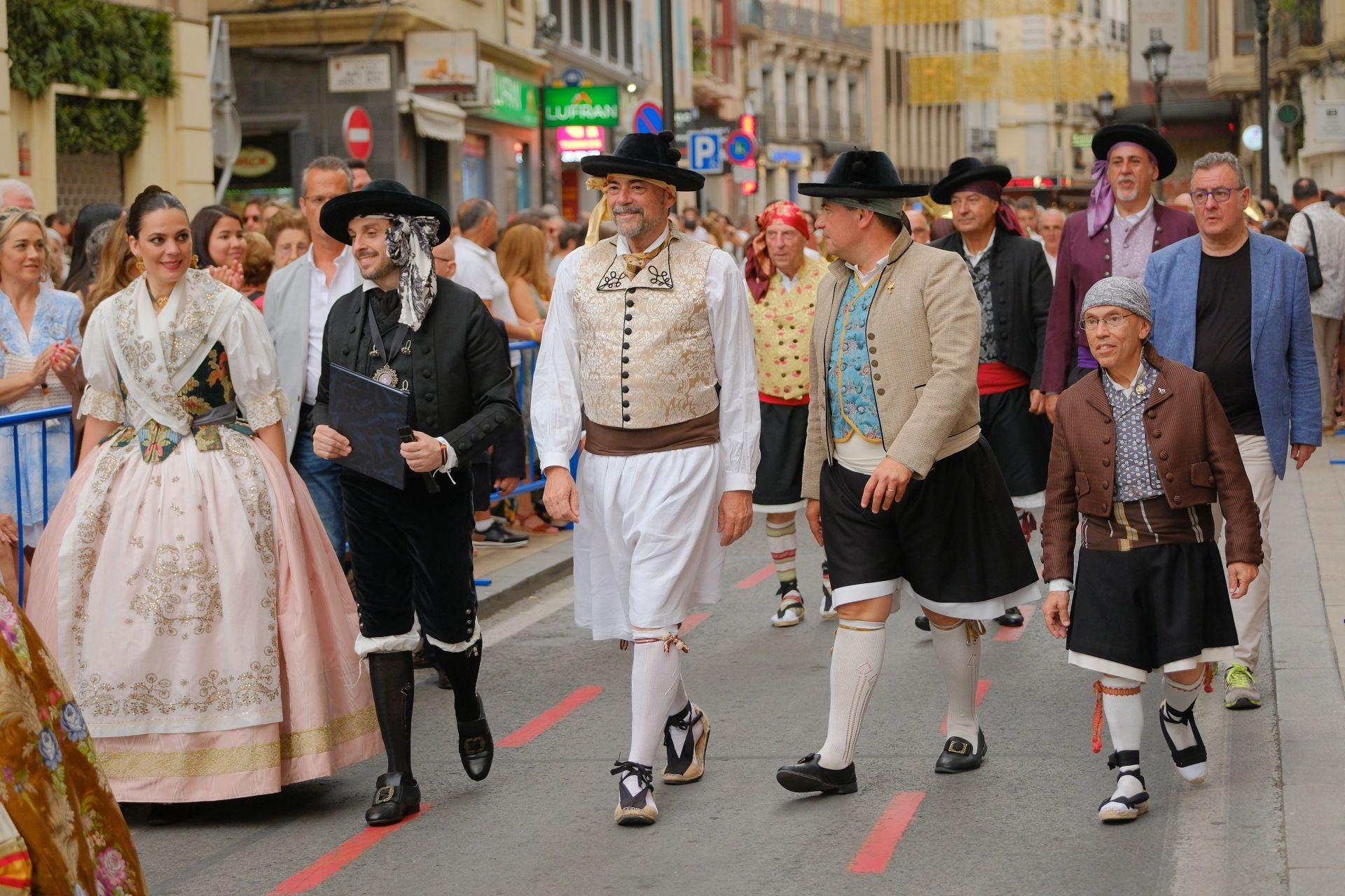 Así ha sido el Desfile del Pregón de las Hogueras de Alicante 2025