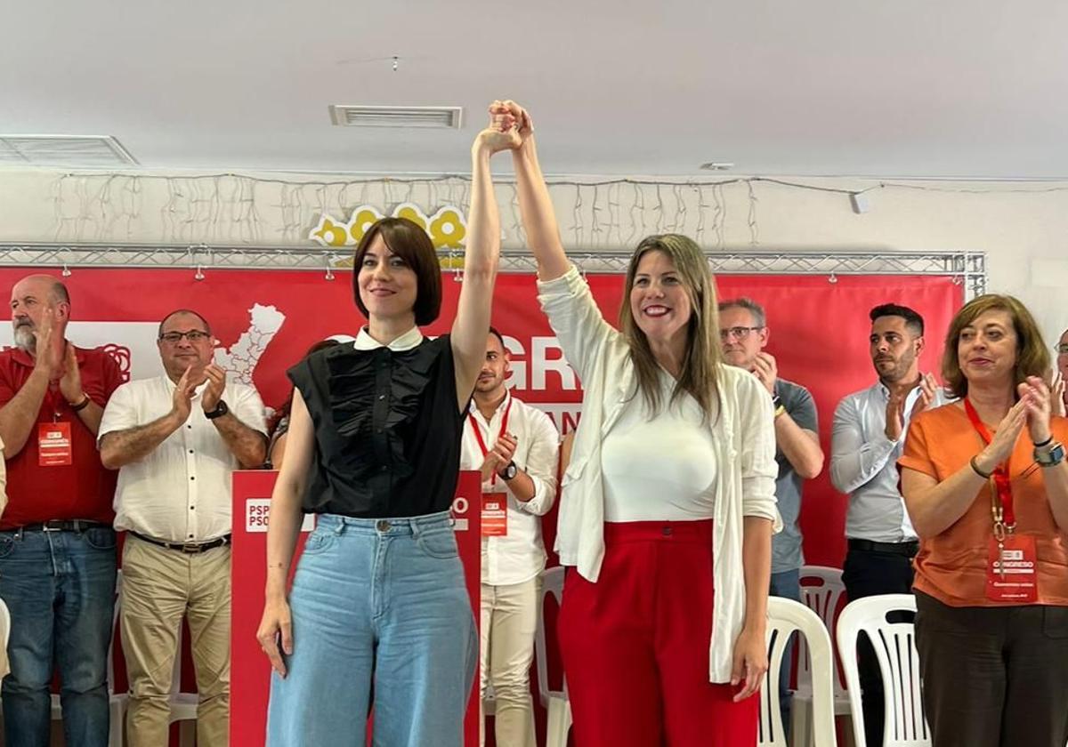 La secretaria general del PSPV, Diana Morant, y la nueva secretaria comarcal de L'Alacantí, Esther Donate.