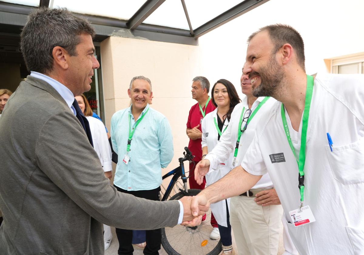 President Carlos Mazón during his visit to Sant Vicent Hospital on the occasion of the centre's 60th anniversary.