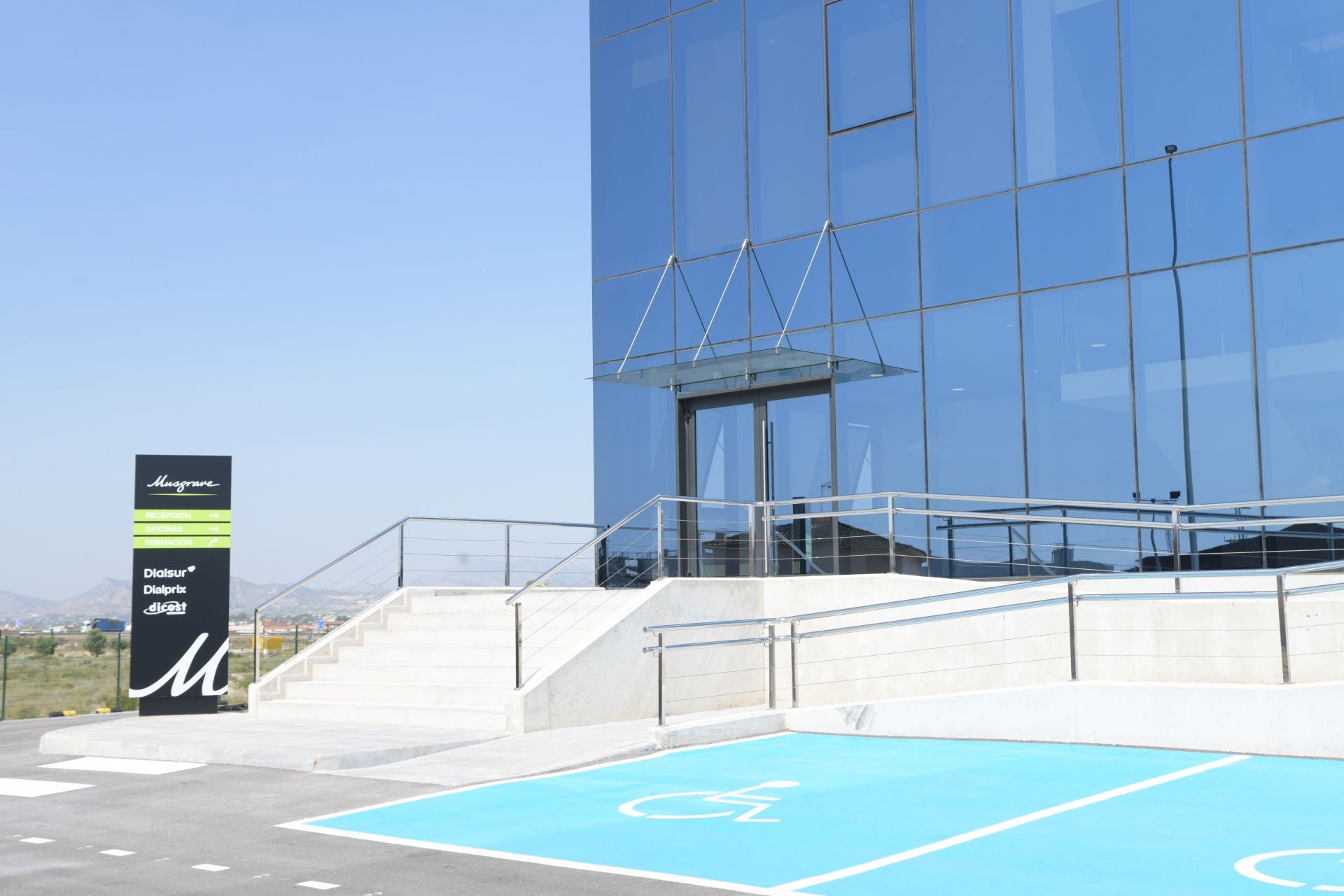 Imagen secundaria 2 - El nuevo centro logístico de Musgrave (Dialprix) en Monforte del Cid permitirá duplicar su facturación hasta los 600 millones de euros al año
