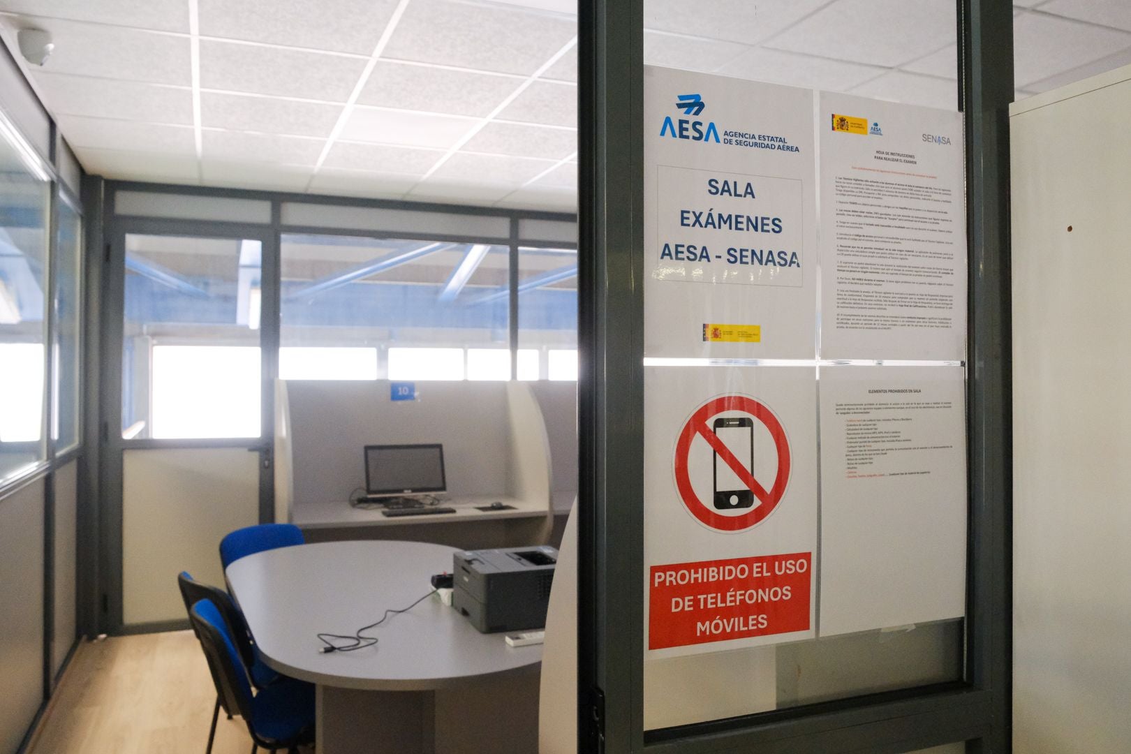 Helicópteros, simuladores y aviones en la escuela de pilotos de Alicante