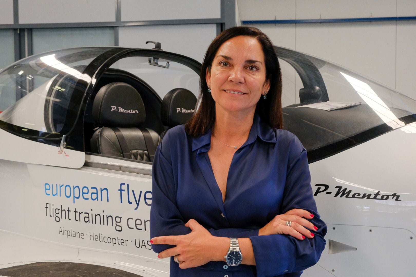 Helicópteros, simuladores y aviones en la escuela de pilotos de Alicante