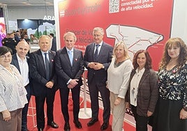 Representantes del Ayuntamiento de Villena en el foro.