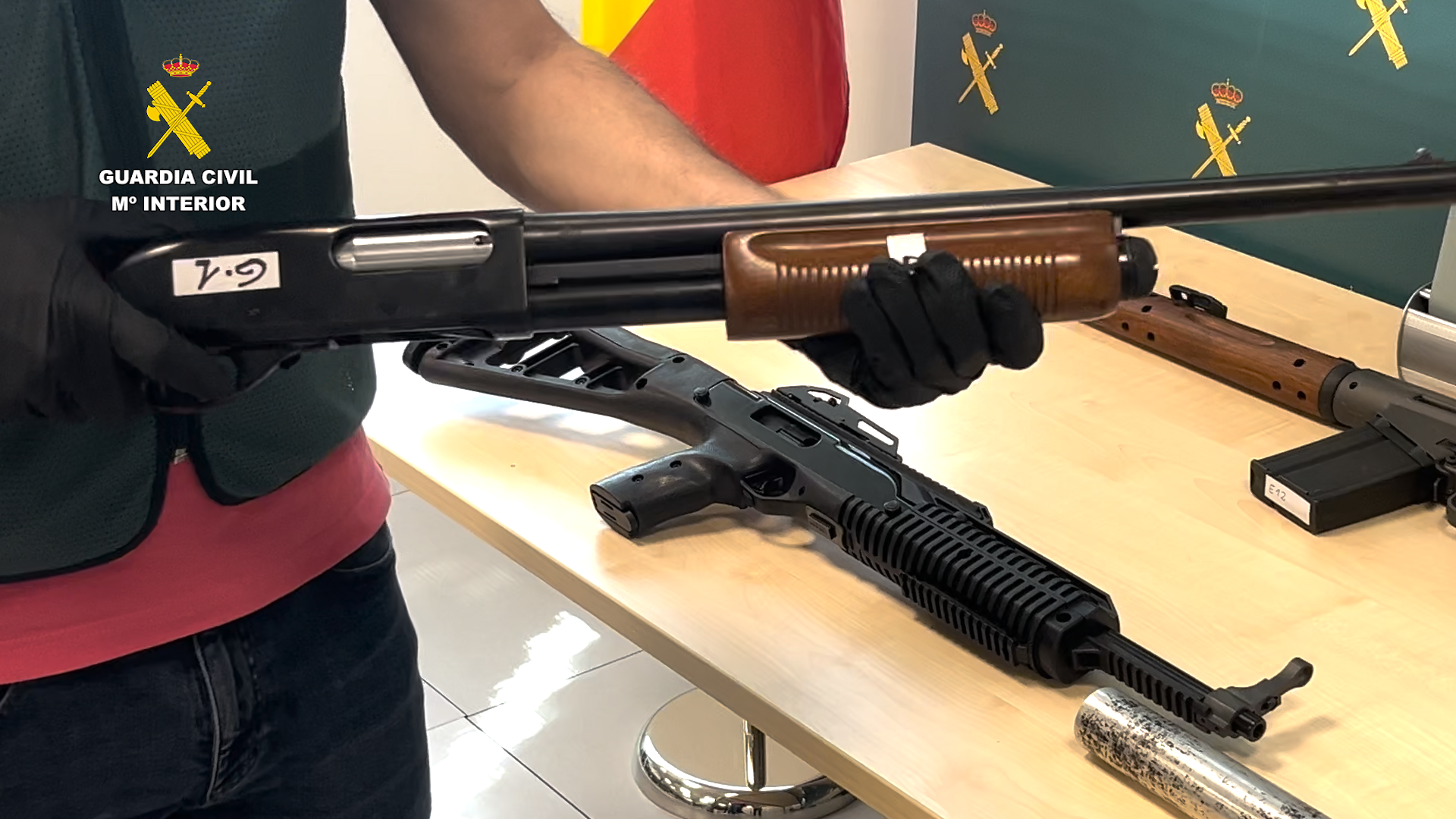 Armas requisadas en la operación de la Guardia Civil.