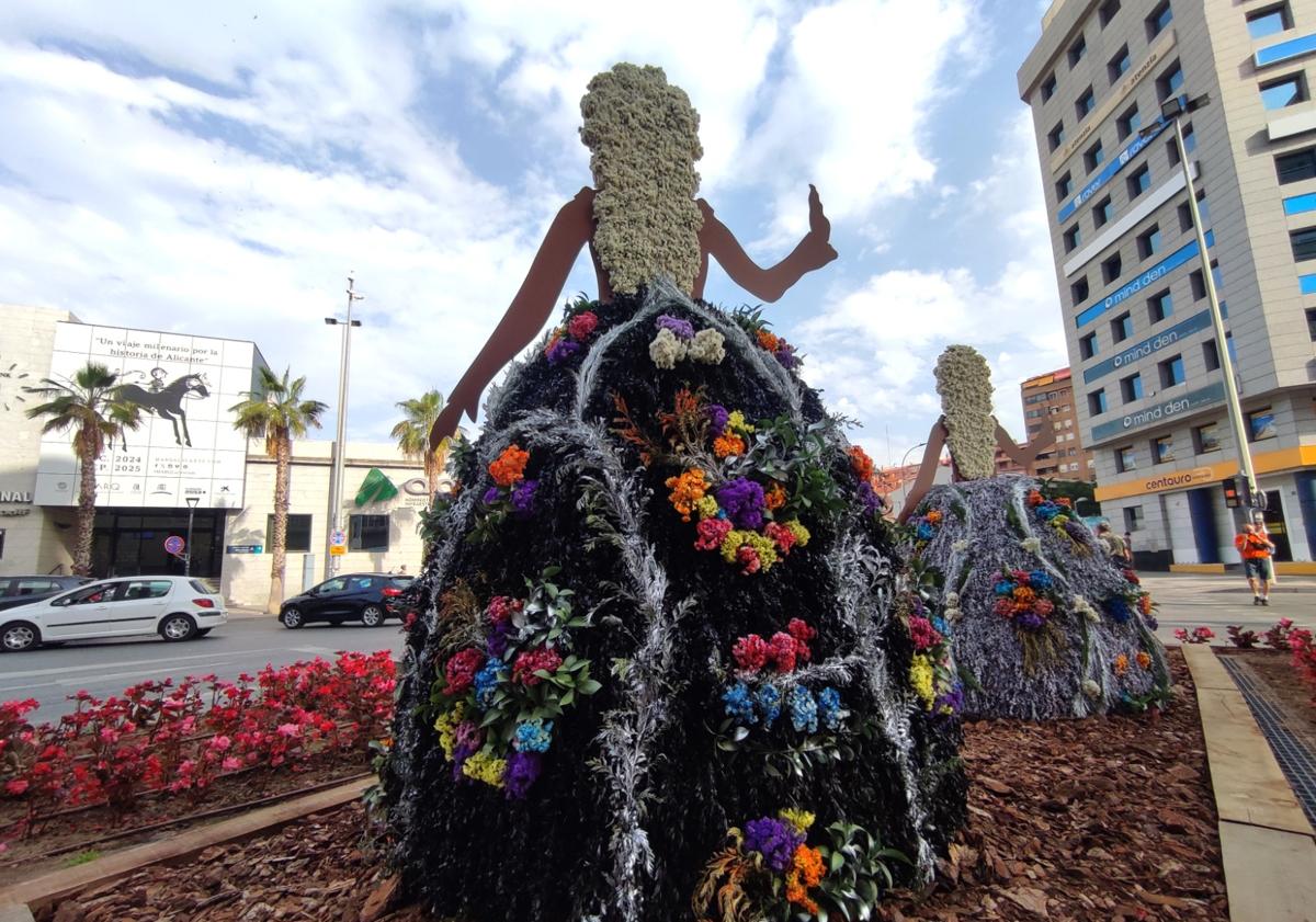 Imagen principal - Ornamentación floral por las Hogueras de Alicante.