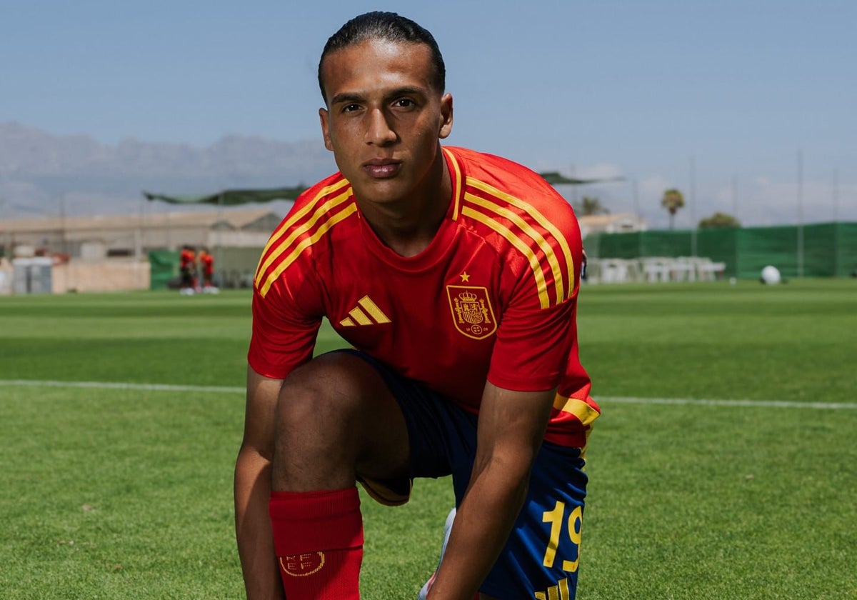 Yanis Senhadji with the Spanish U19 national team.