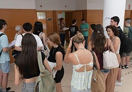 Alumnos que realizaron la prueba de Selectividad en el Campus de la UA.