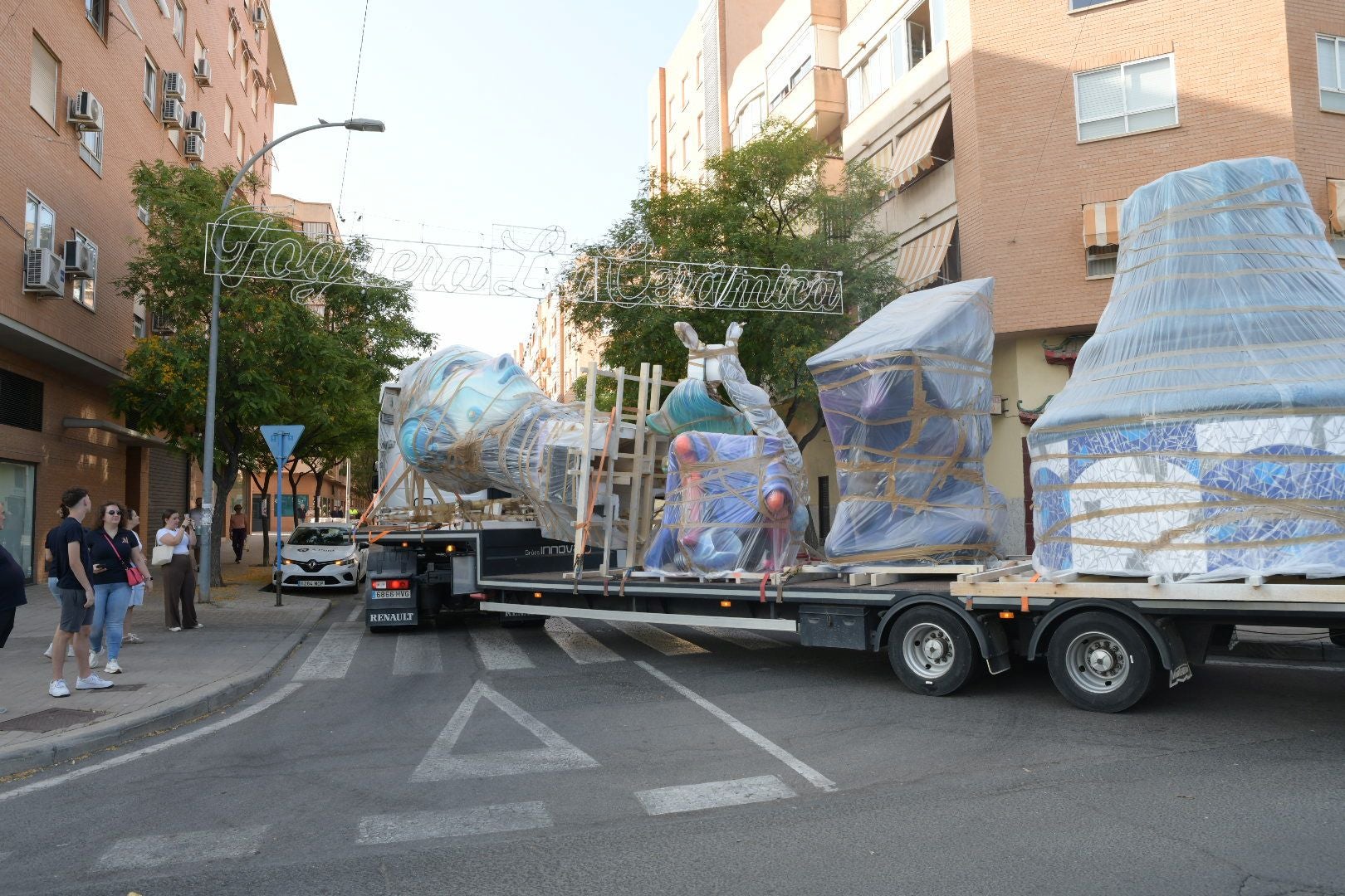 Las Hogueras toman ya las calles de Alicante