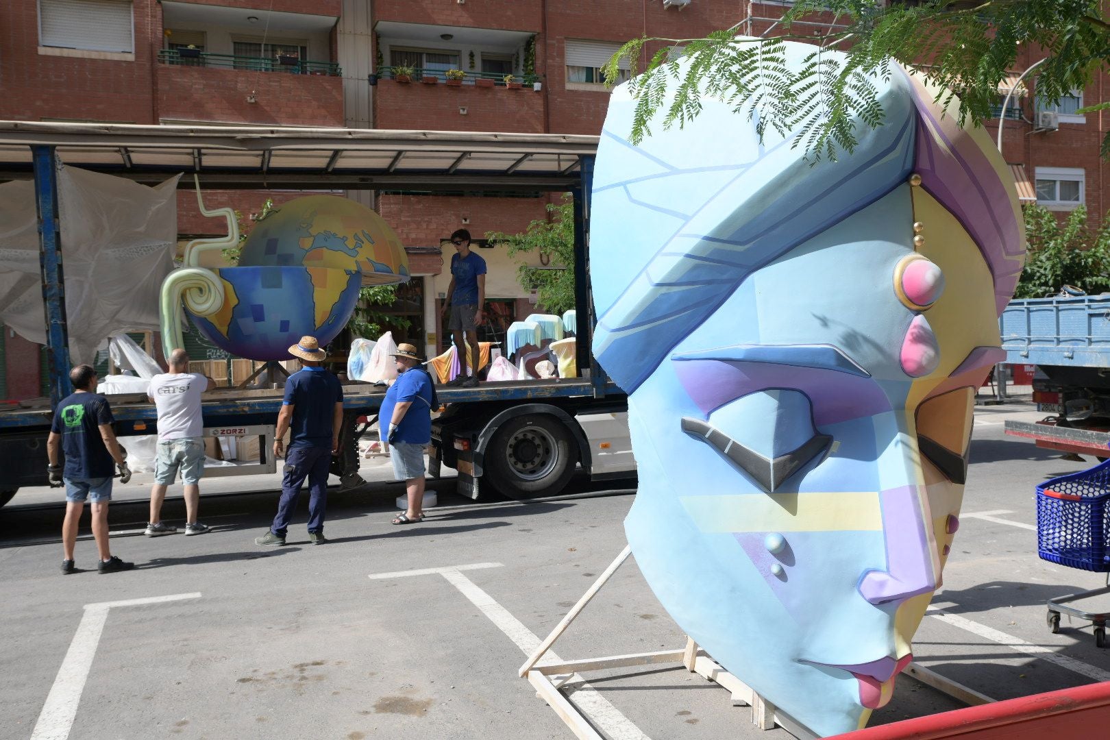 Las Hogueras toman ya las calles de Alicante