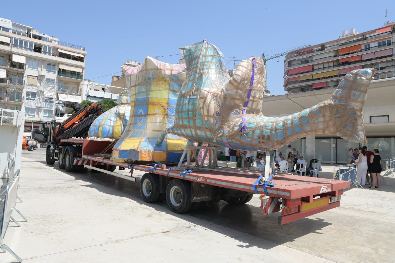 Las Hogueras toman ya las calles de Alicante