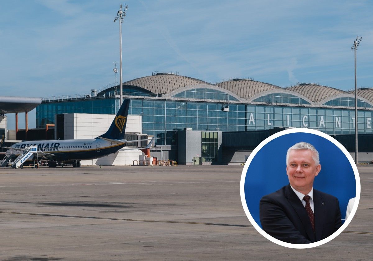 Ryanair plane at Alicante airport/The Polish Minister of Interior.