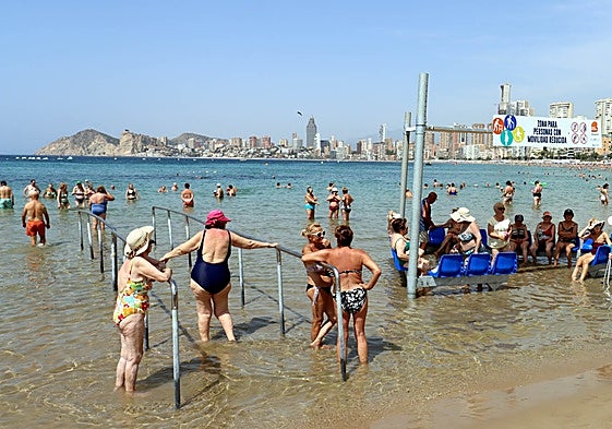 Imagen de la nueva zona de baño creada en la playa de Poniente de Benidorm