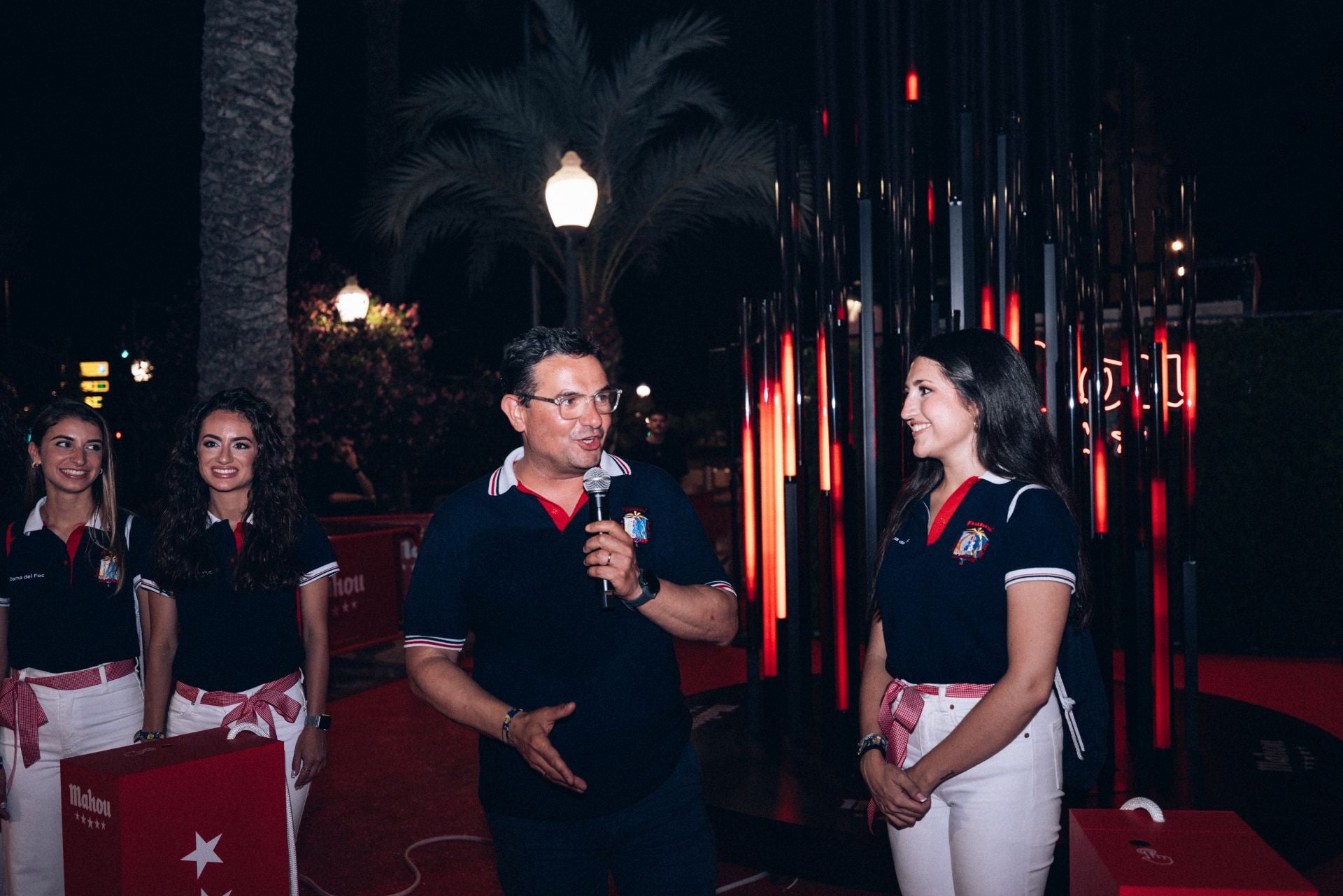 Así es la curiosa hoguera interactiva de Mahou en la Explanada de Alicante