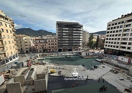 Obras en el parque de la Rosaleda de Alcoi, en cuyo subsuelo hay ubicado una zona de aparcamientos.