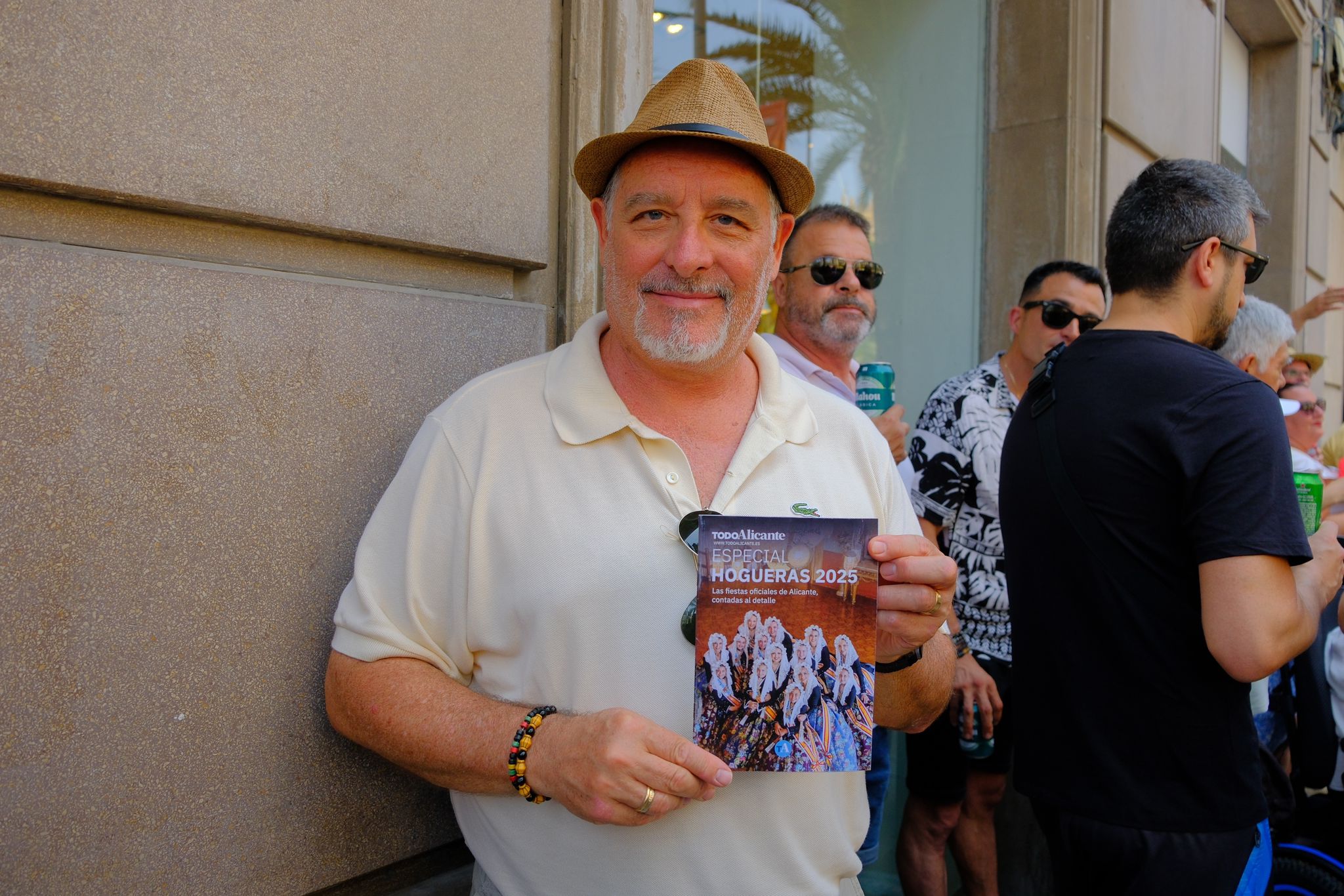 Los alicantinos se hacen con la revista de Hogueras de TodoAlicante