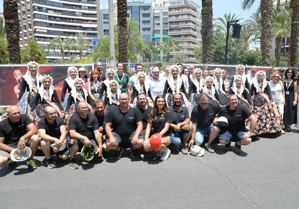 Family photo with the pyrotechnicians after the display.