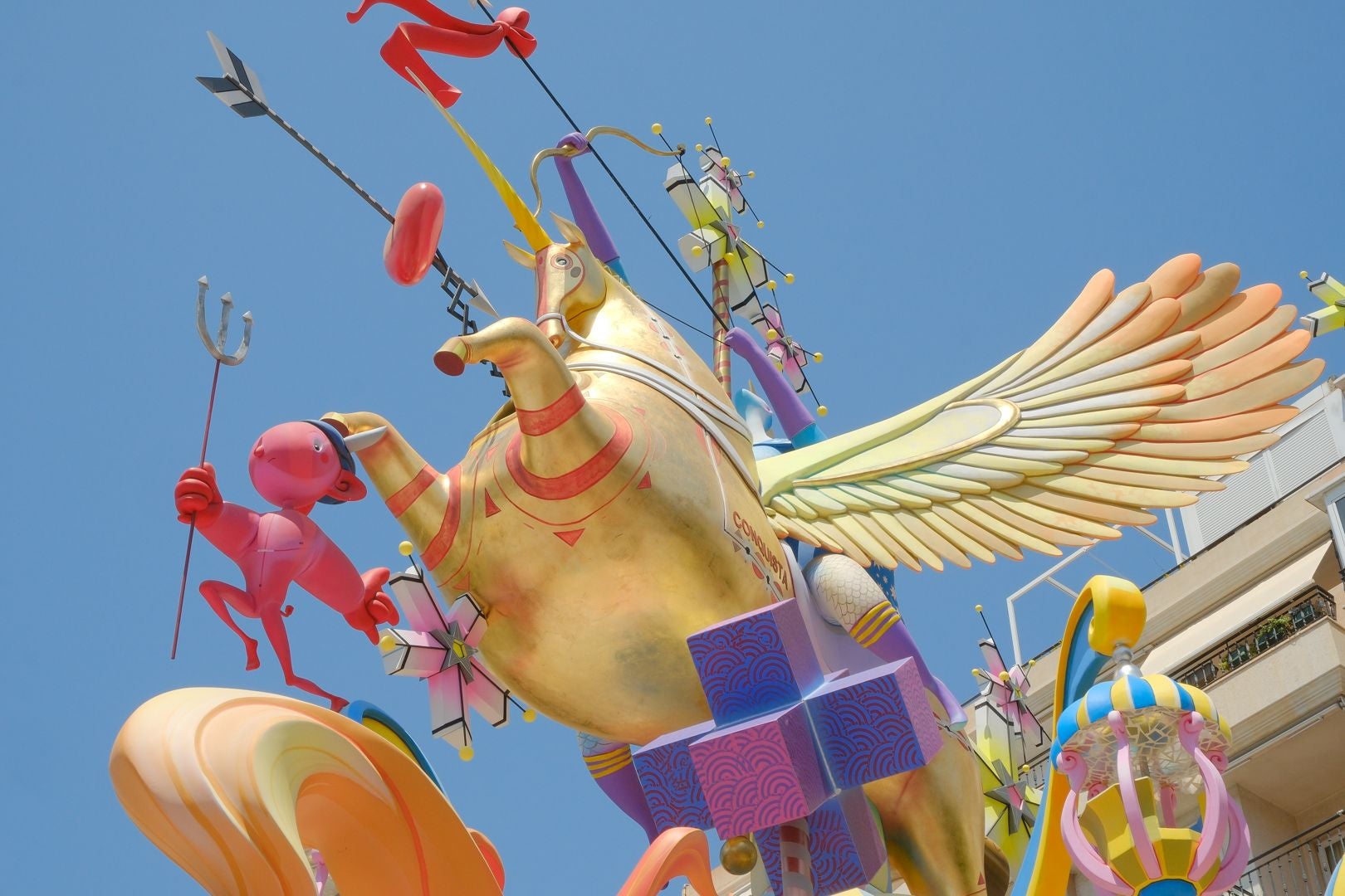 Una subida al parque de atracciones más apocalíptico de las Hogueras de Alicante, segundo premio