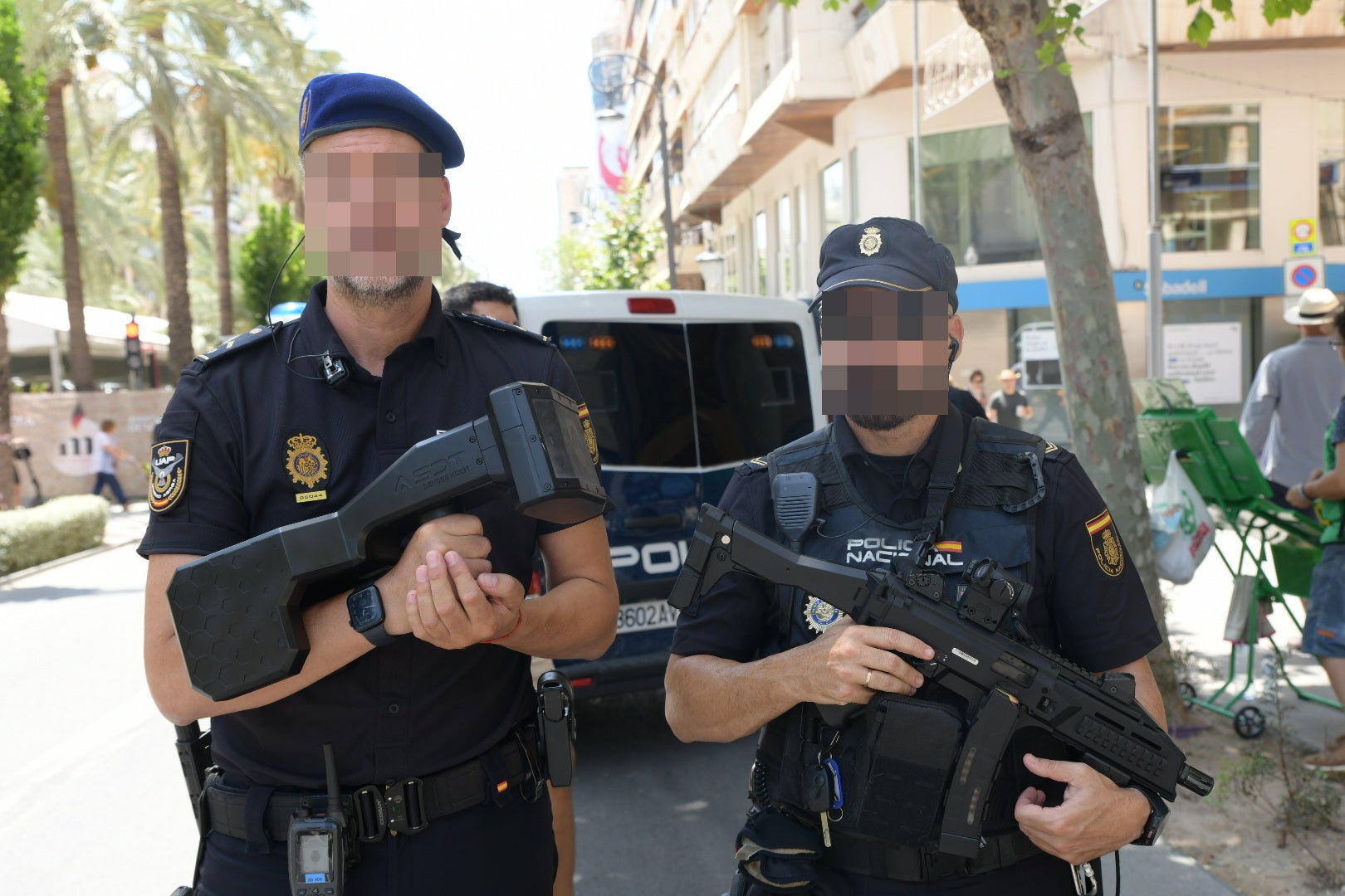 Imagen secundaria 1 - La UPR de Alicante: músculo y precisión para la seguridad en las mascletàs
