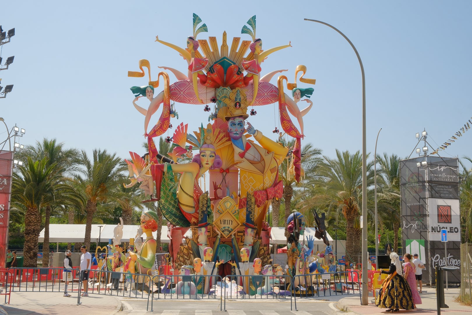 Una visita por &#039;Vanity&#039;, el primer premio de las Hogueras de Alicante