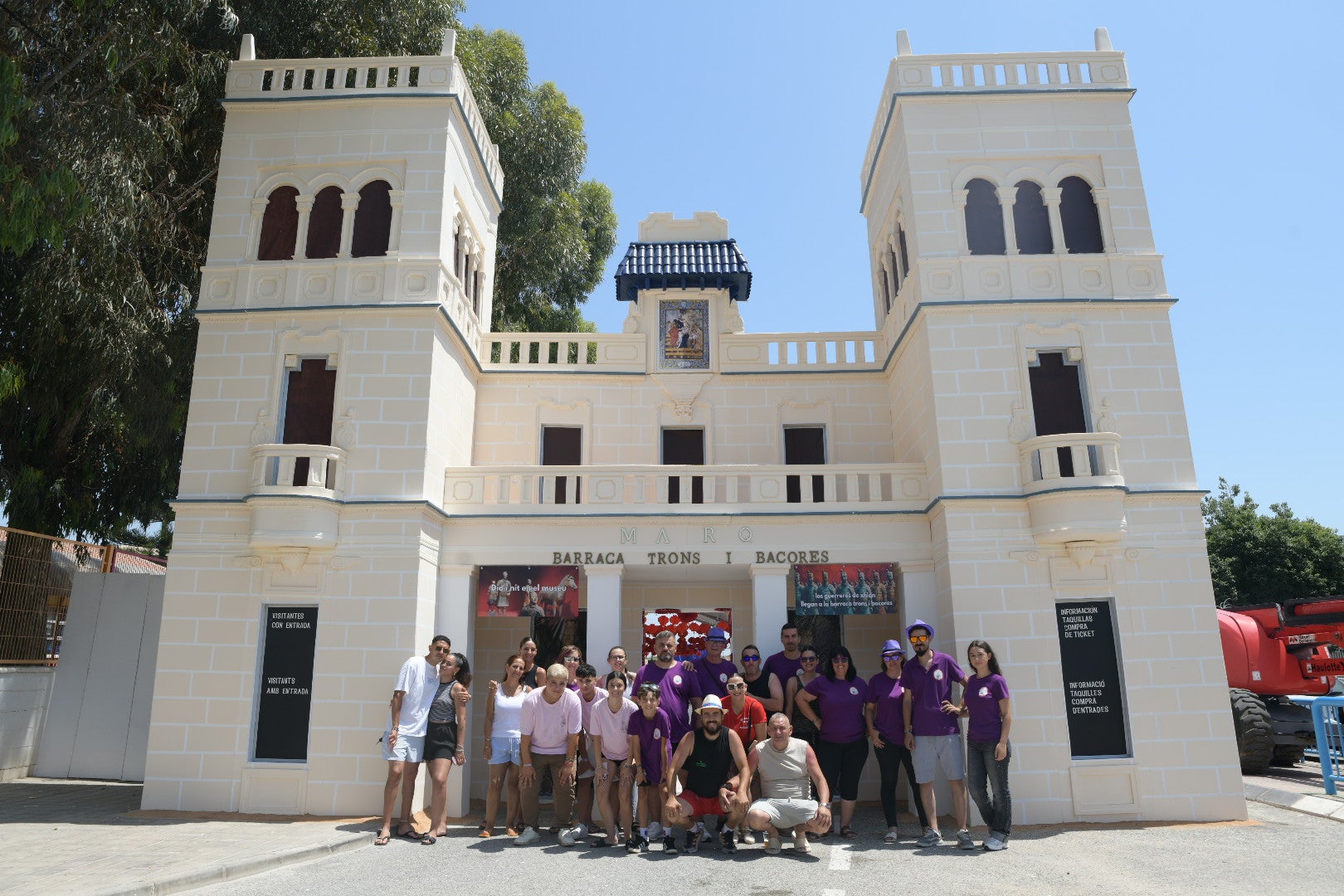 The barrackers of Thunder and Figs in front of their portal.