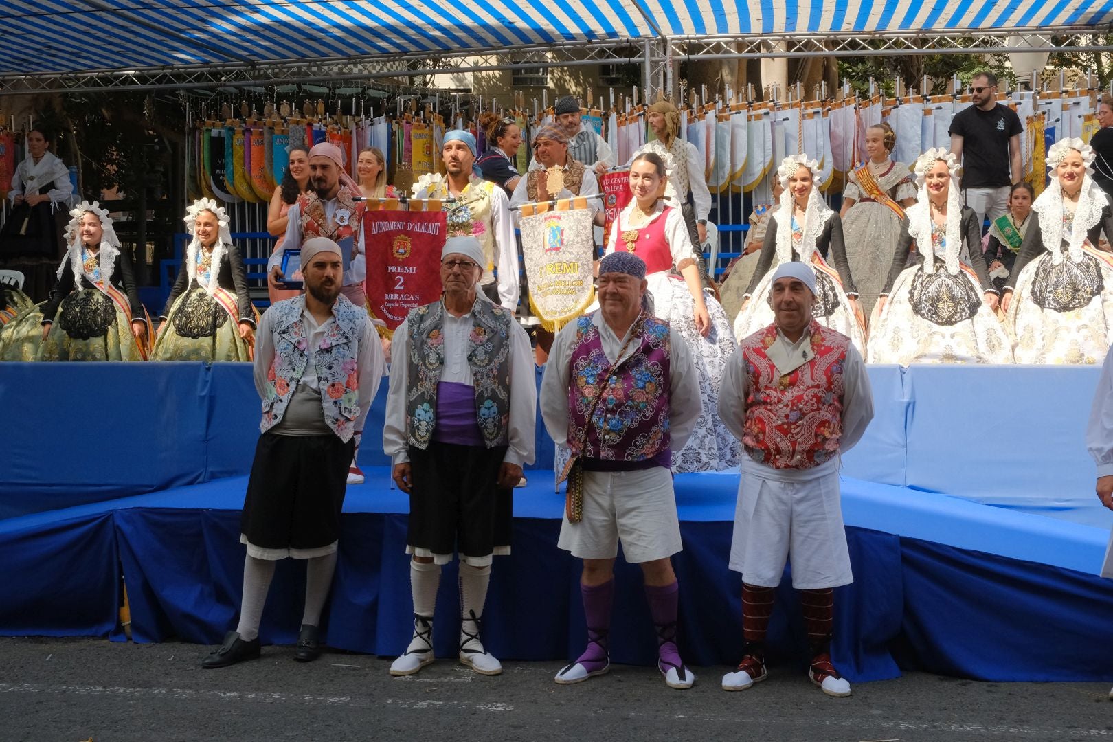 ¿Has recogido premio en las Hogueras de Alicante? Búscate en las fotos (I)