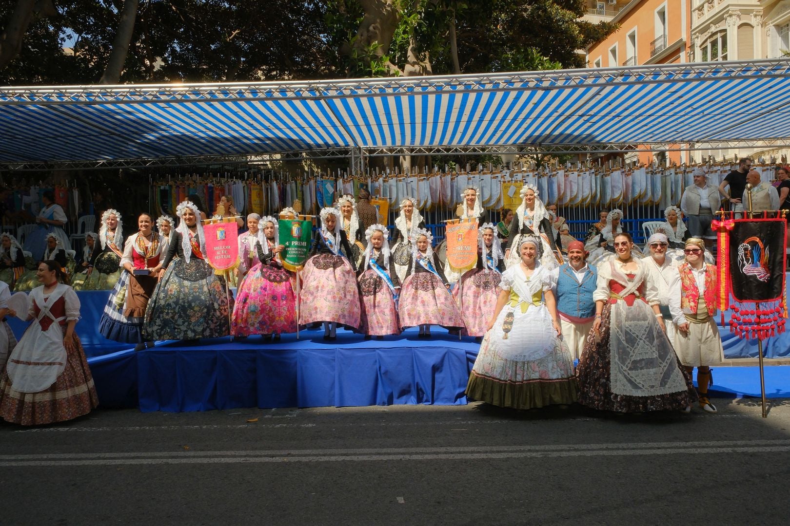 ¿Has recogido premio en las Hogueras de Alicante? Búscate en las fotos (I)