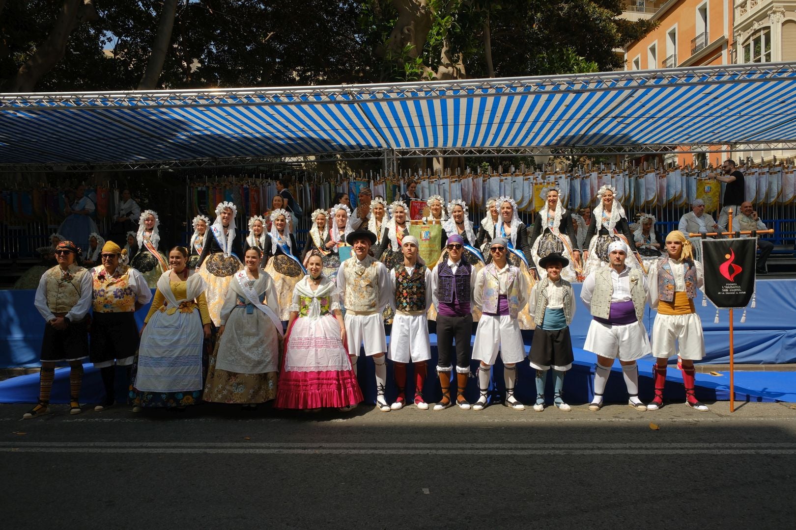 ¿Has recogido premio en las Hogueras de Alicante? Búscate en las fotos (I)