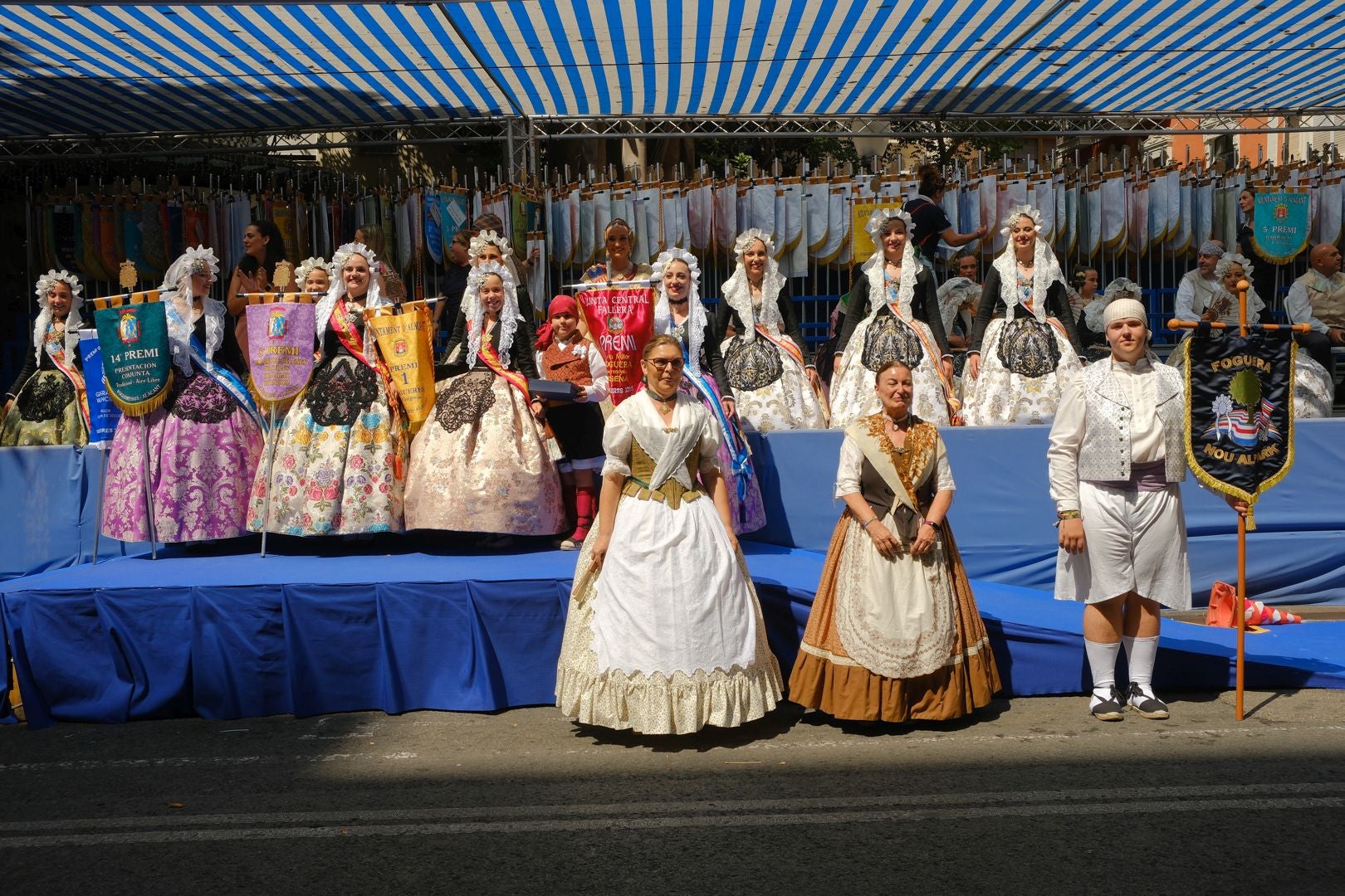¿Has recogido premio en las Hogueras de Alicante? Búscate en las fotos (I)