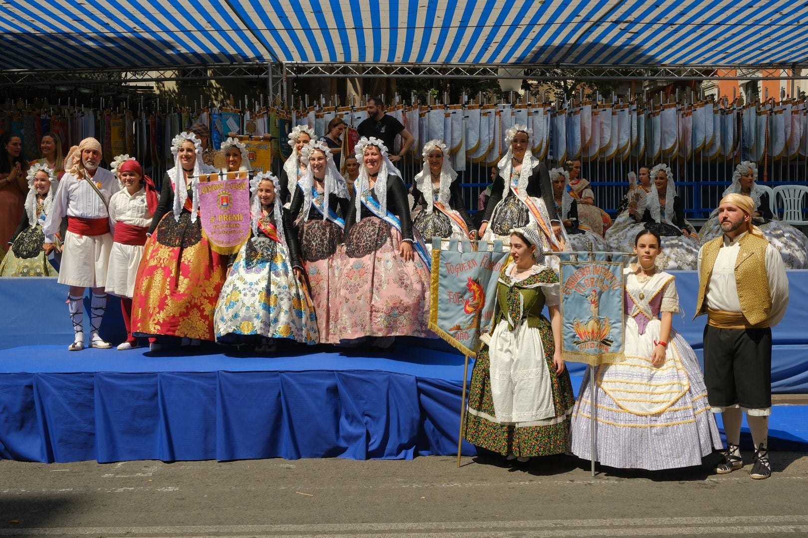 ¿Has recogido premio en las Hogueras de Alicante? Búscate en las fotos (I)