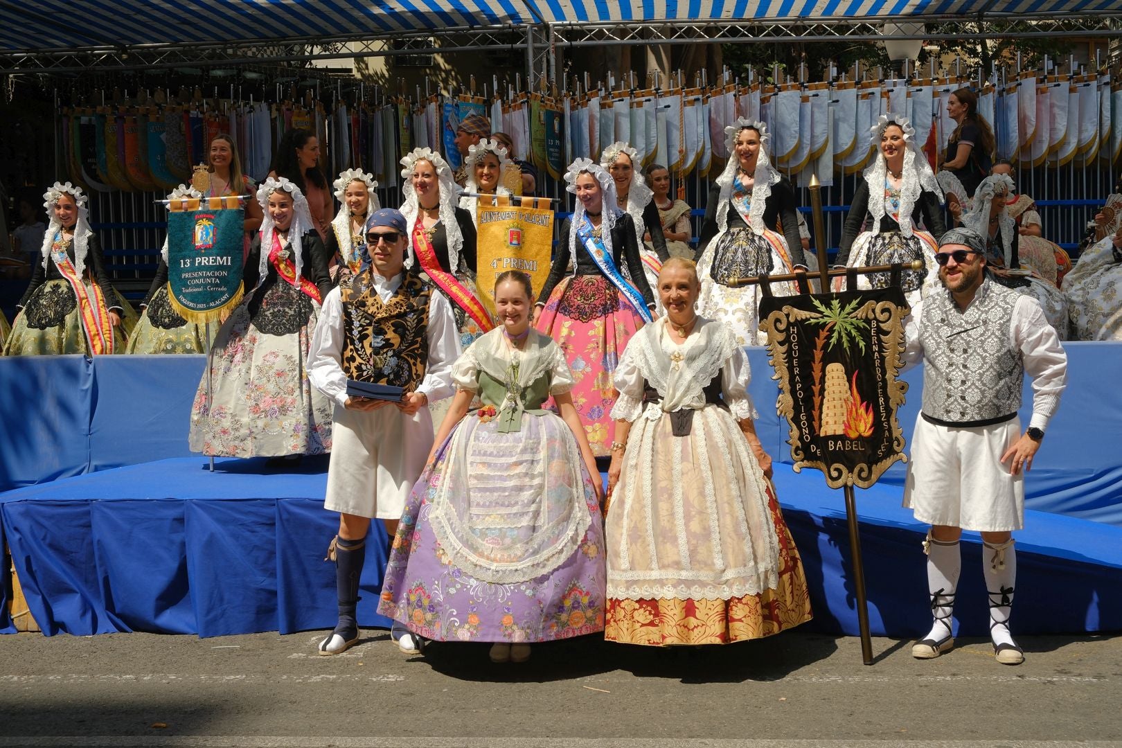 ¿Has recogido premio en las Hogueras de Alicante? Búscate en las fotos (I)