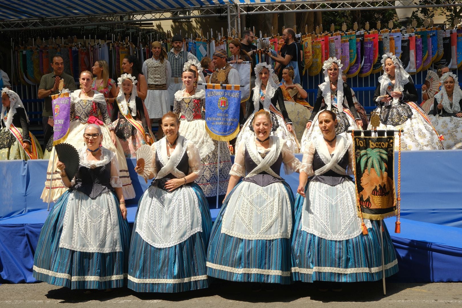 ¿Has recogido premio en las Hogueras de Alicante? Búscate en las fotos (I)