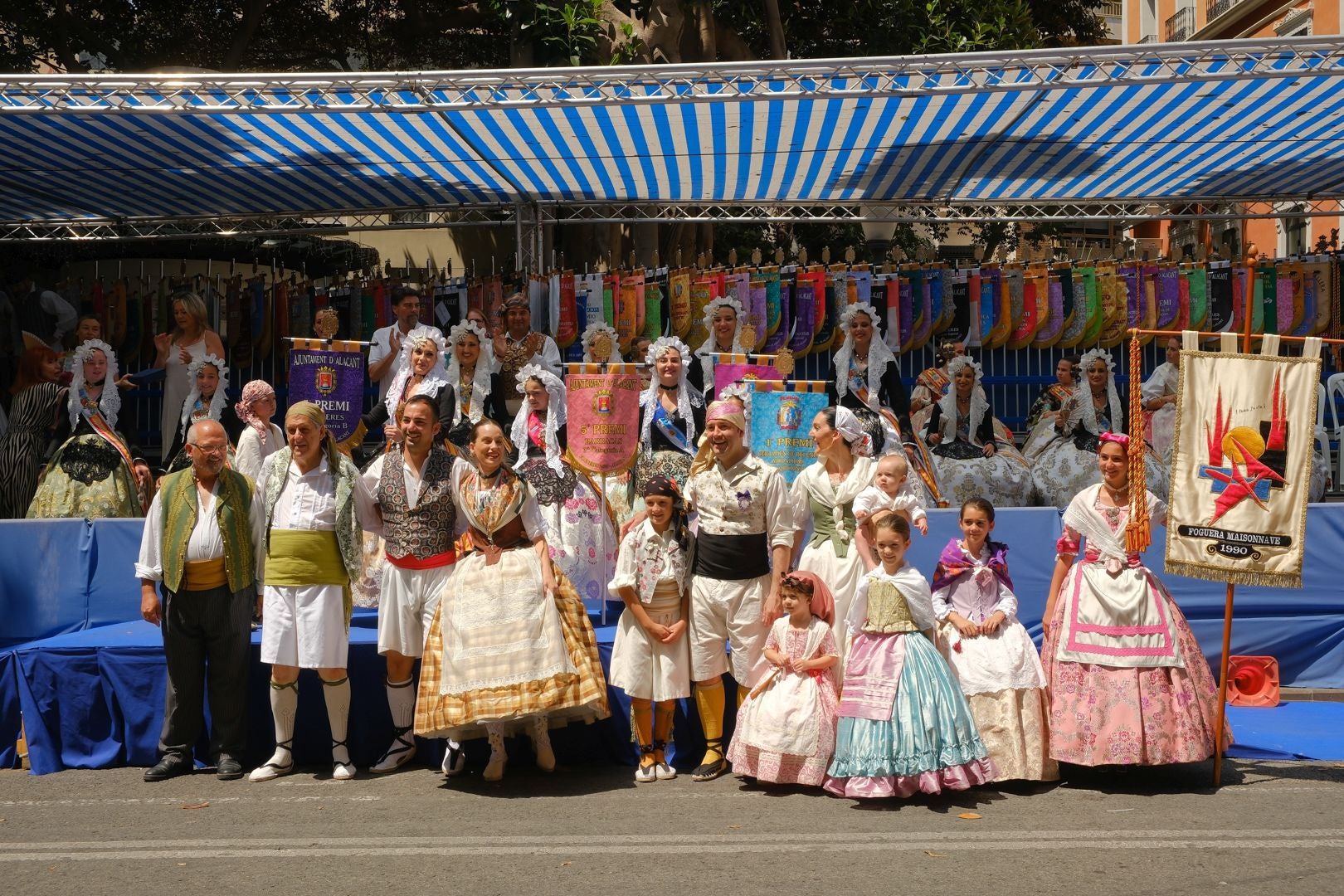 ¿Has recogido premio en las Hogueras de Alicante? Búscate en las fotos (II)