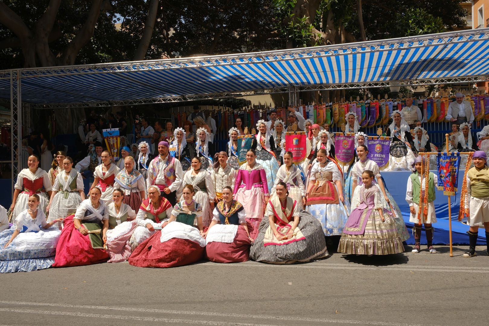 ¿Has recogido premio en las Hogueras de Alicante? Búscate en las fotos (II)