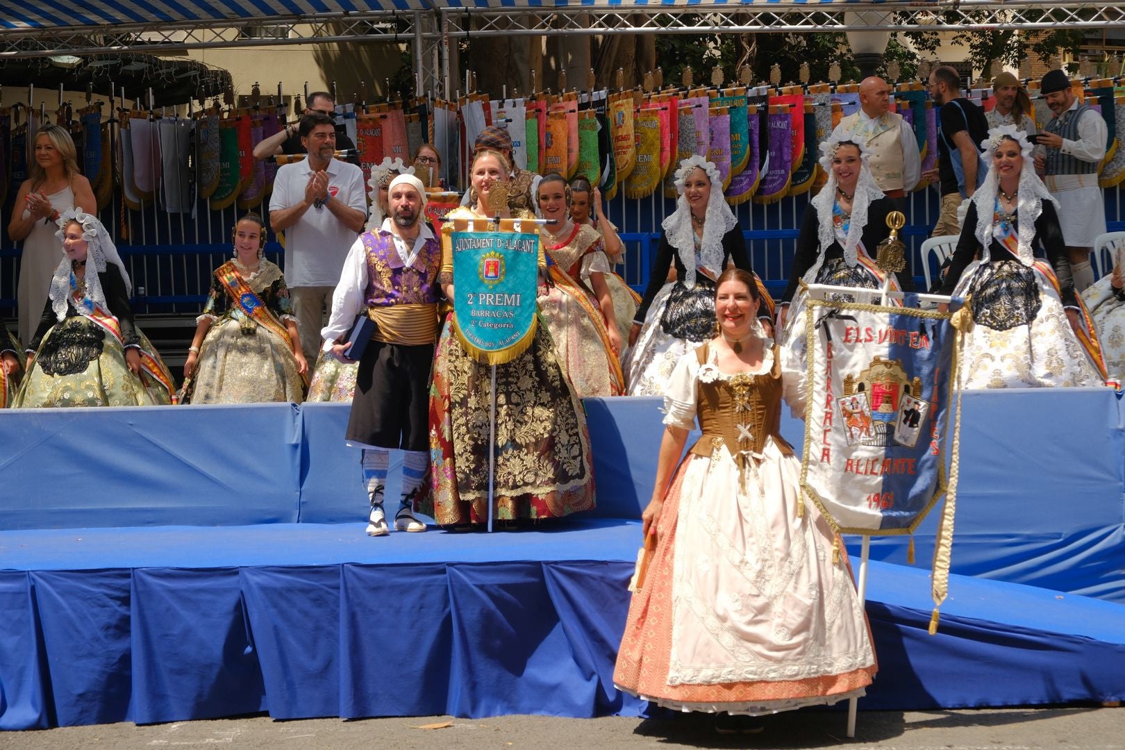 ¿Has recogido premio en las Hogueras de Alicante? Búscate en las fotos (II)