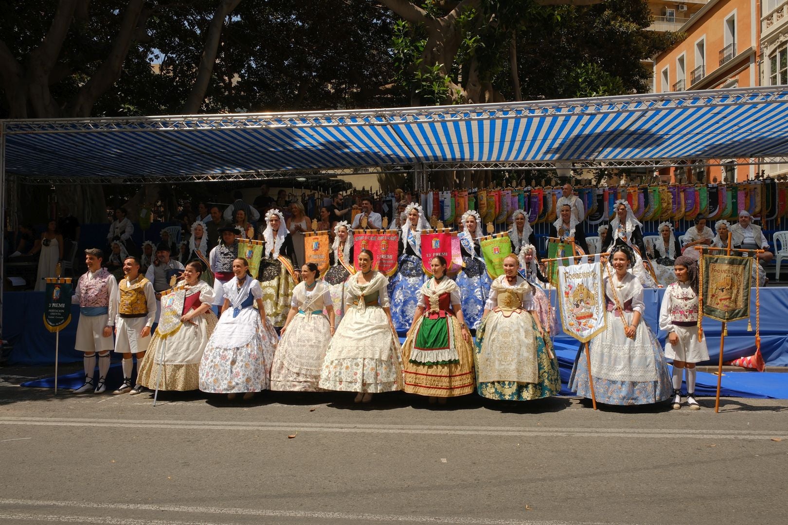 ¿Has recogido premio en las Hogueras de Alicante? Búscate en las fotos (II)