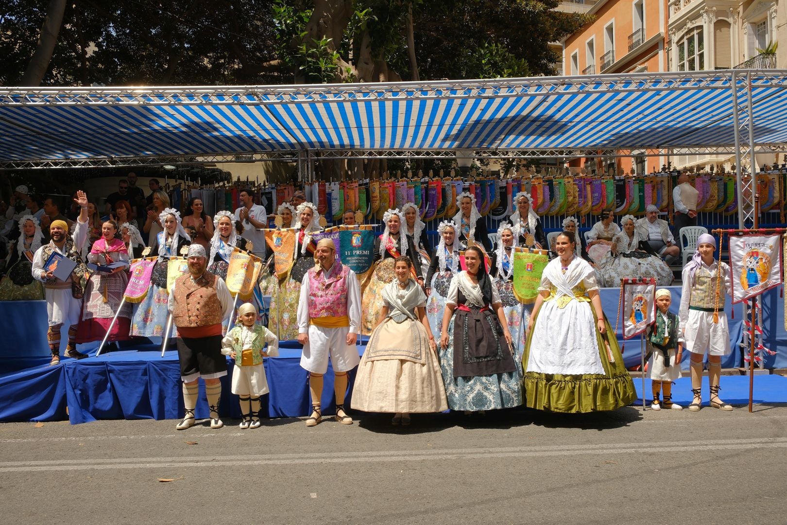 ¿Has recogido premio en las Hogueras de Alicante? Búscate en las fotos (II)