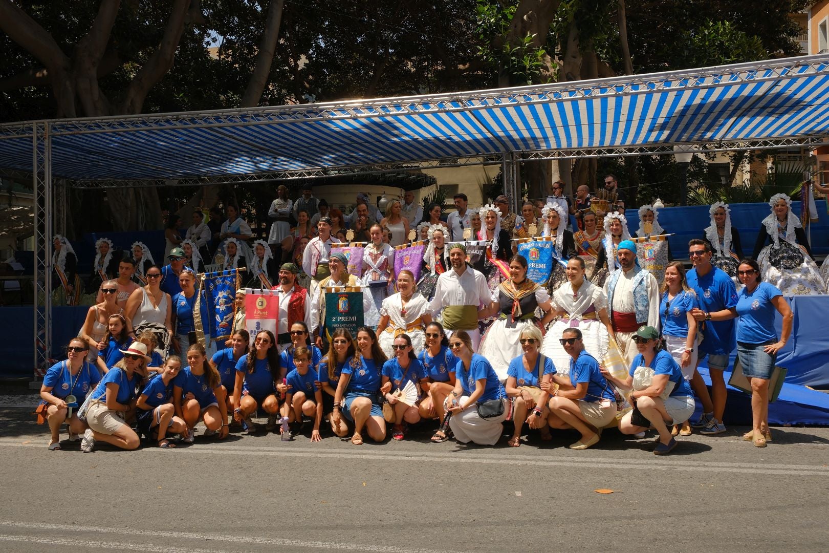 ¿Has recogido premio en las Hogueras de Alicante? Búscate en las fotos (II)