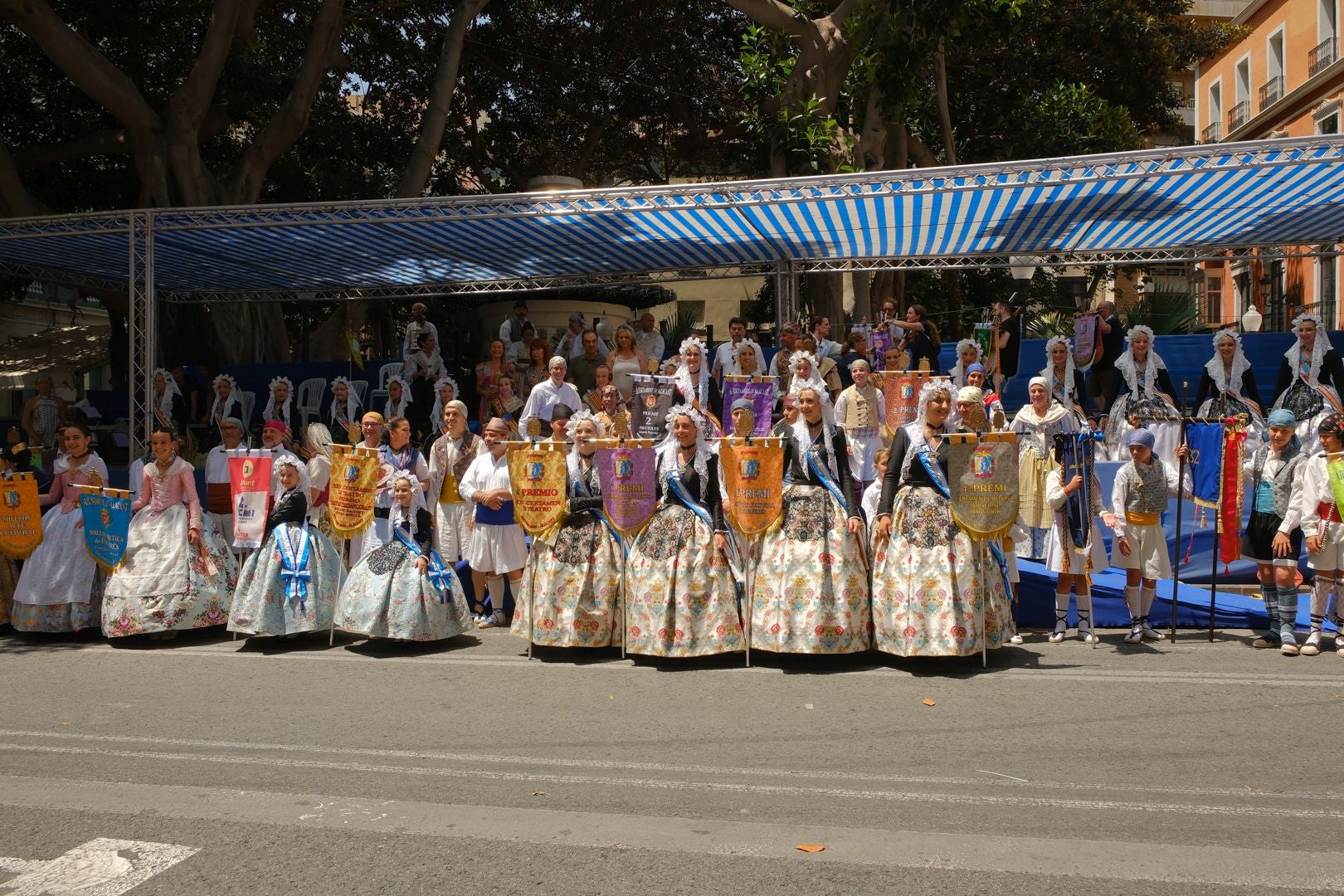 ¿Has recogido premio en las Hogueras de Alicante? Búscate en las fotos (II)