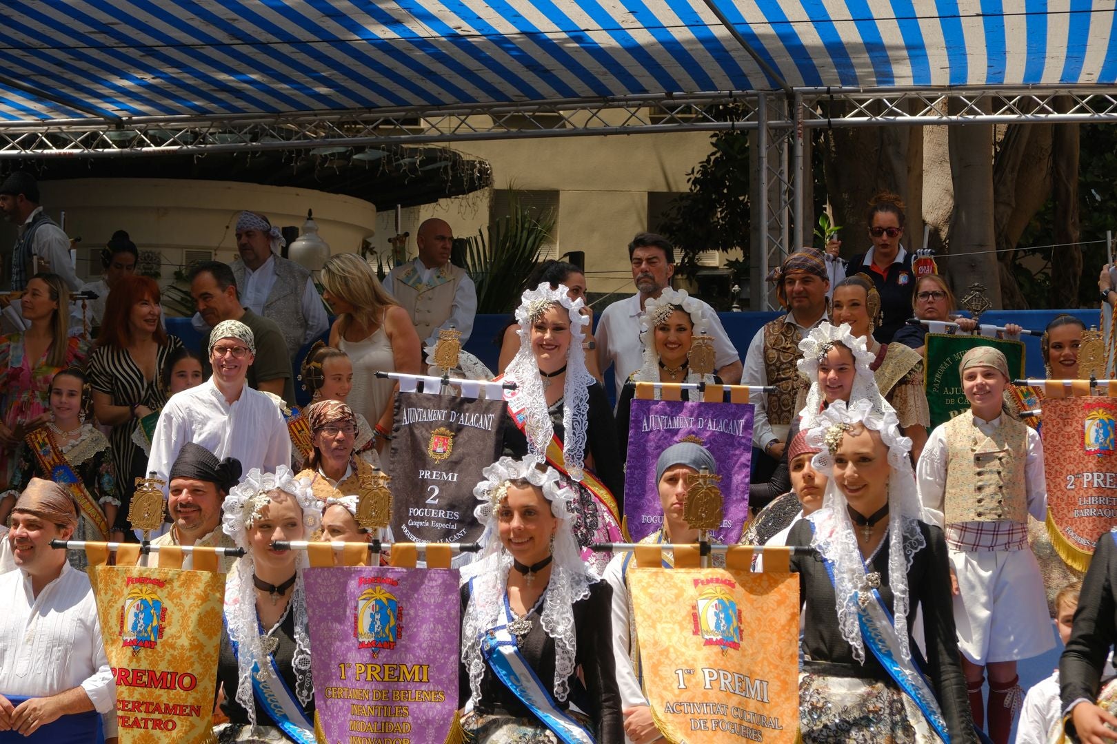 ¿Has recogido premio en las Hogueras de Alicante? Búscate en las fotos (II)