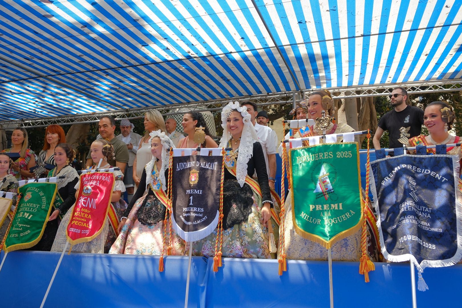 ¿Has recogido premio en las Hogueras de Alicante? Búscate en las fotos (II)