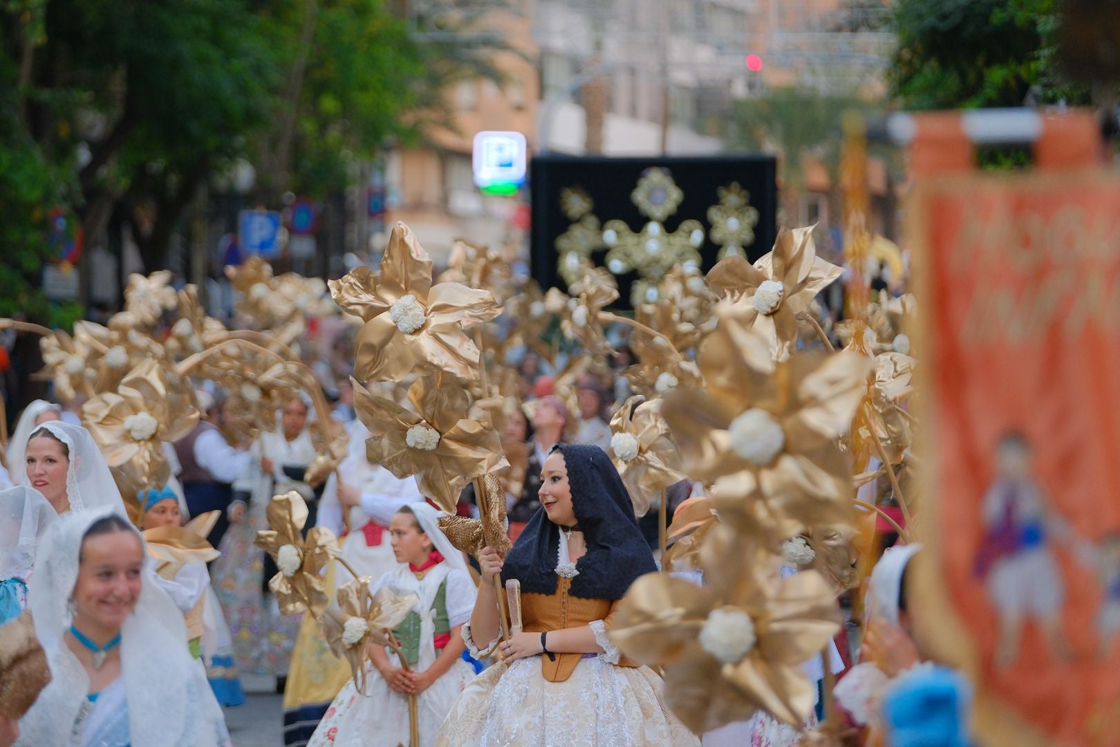 Las Hogueras cumplen con la patrona de Alicante