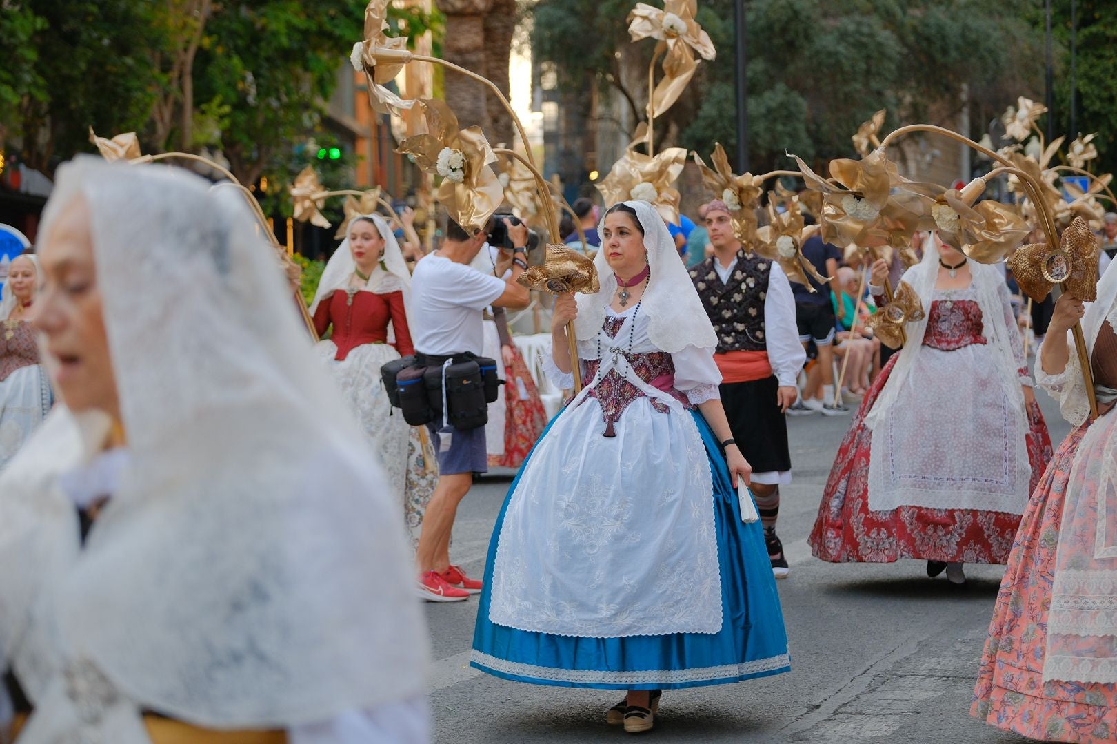 Las Hogueras cumplen con la patrona de Alicante